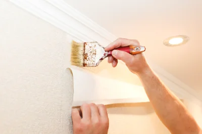 Pose de papier peint à Charnècles — revêtements muraux et toiles de verre